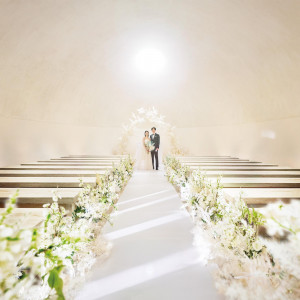 やさしく陽光が注ぎ、ふたりもゲストもリラックスした心温まるセレモニーが叶う|福岡 天神モノリス (FUKUOKA TENJIN MONOLITH)の写真(56043288)