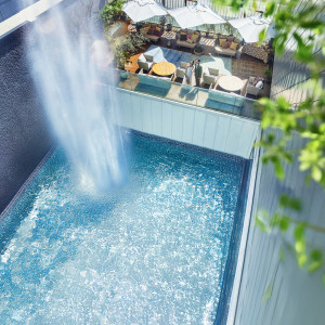 天神とは思えない 自然に囲まれた開放感のあるデッキテラス|福岡 天神モノリス (FUKUOKA TENJIN MONOLITH)の写真(54585001)