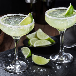 洗練された空間に鮮やかな色合いが輝く|福岡 天神モノリス (FUKUOKA TENJIN MONOLITH)の写真(56043428)