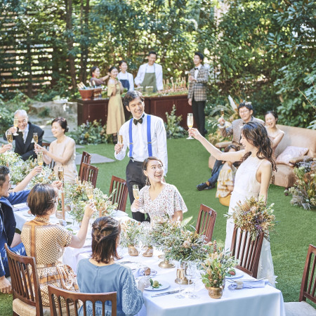 心地よい風と木漏れ日に包まれ、親愛なるゲストとゆったり過ごすパーティータイム
