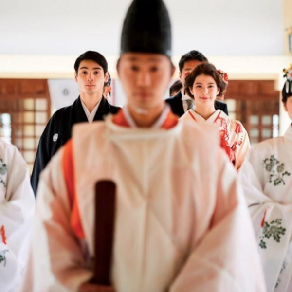 近隣の神社での挙式が可能です