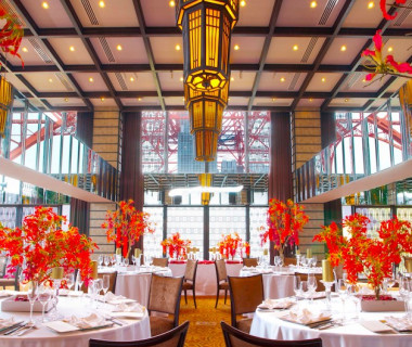 【The Tower Room】東京タワーを望む演出でゲストの皆様へサプライズな贈り物☆おふたりの個性を最大限に生かすコーディネートをお楽しみください。祝福の舞台です。