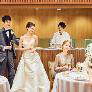 【The Banquet】オープンキッチンも併設された会場では、おもてなしのお料理も適温で提供。温かいものは温かいうちに、冷たいものは冷たいうちにご提供が可能。|The Place of Tokyoの写真(35314633)