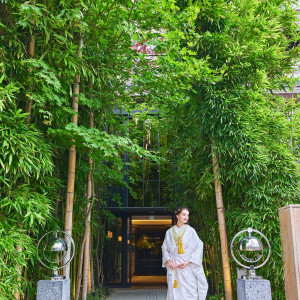 竹の生い茂る入口は和装での前撮りなどにもぴったり。気になった方は会場までお問い合わせください♪|The Place of Tokyoの写真(35345176)