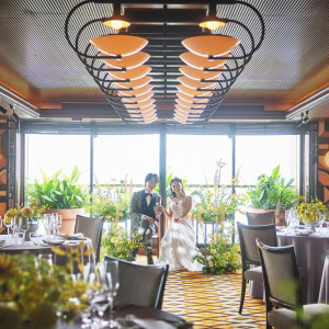 【The Terrace Room】おふたりの邸宅へとゲストをお招きするような、アットホームなレセプションが叶うバンケット。|The Place of Tokyo（ザ プレイス オブ トウキョウ）の写真(42704688)