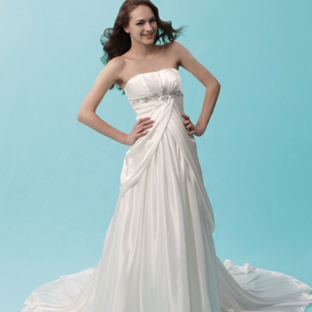 最高級のシルクなどハイクオリティな素材を贅沢に使用し、デザイン、縫製、着心地にもこだわって仕立てた、ウエディングドレスを多彩にラインナップ。|The Place of Tokyo（ザ プレイス オブ トウキョウ）の写真(1132459)