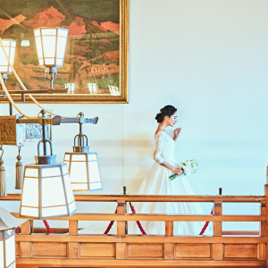 真っ白なウエディングドレスをまとい誓いの場へ...|奈良ホテルの写真(38527926)