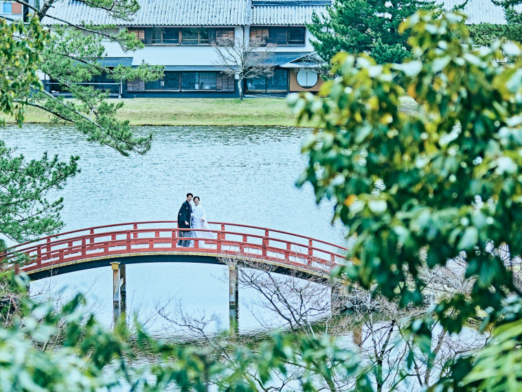 6千坪の敷地に日本庭園や四季折々の景色を楽しめるロケーション