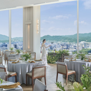 神戸の景色を見下ろす高層階にある、モダンなインテリアが配されたバンケット 。|THE MARCUS SQUARE KOBE（ザ マーカス スクエア 神戸）の写真(55505288)