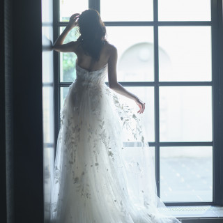 ウェディングドレスは専属のスタイリストがご案内しながら選ぶので、満足度の高い1着が見つかるはず。