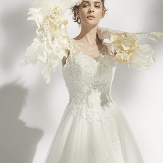 世界でいちばん美しいドレスコレクション「プロノビアス」で洗練の花嫁に
