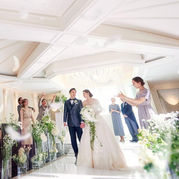 【装花55,000円OFF】
会場を彩る豪華装花をお得にゲット♪