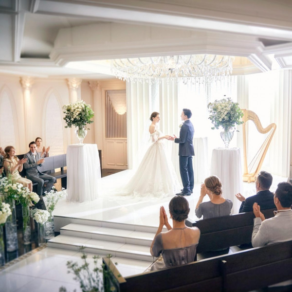 【ご成約特典】挙式料3.3万円分
夢の挙式がグッと近づく嬉しい特典♪