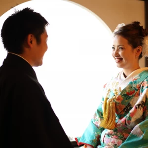 印象的な円窓で明るい空間を演出します。|THE LITTLE WEDDING 一の糸（ザ リトルウェディング 一の糸）の写真(11732358)