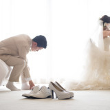 ふたりだけの部屋で結婚式の準備を…