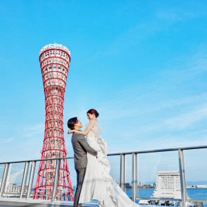 ポートタワーと神戸港が目の前に広がる贅沢な景色をふたりだけのものに。
神戸をテーマにした2つの大聖堂と6つのパーティ会場が特別な1日の舞台。|ノートルダム神戸/FIVESTAR WEDDINGの写真(39995007)