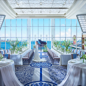 船出を祝福する豪華客船をイメージ。
オーシャンビューの景色に似合う豪華客船をイメージしたデザイン。ふたりの新しい旅立ちを祝福する場所。|ノートルダム神戸/FIVESTAR WEDDINGの写真(50731948)
