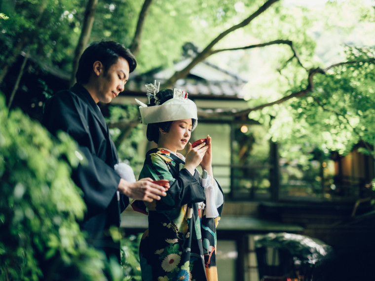 森に繋がる庭園でたいせつなゲストに見守られて結婚式