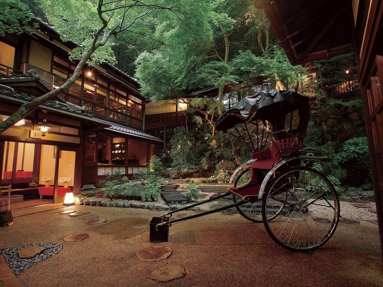 国定公園に佇む大正時代建築の料理旅館で1日1組だけの結婚式