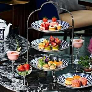 公式HP限定【オリジナルBarセレモニー×専属パティシエデザート試食】