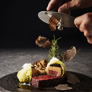ホテルシェフが食材をご満足いただける料理に進化させてお二人のおもてなしの気持ちを表現いたします|セントレジスホテル大阪の写真(22558495)