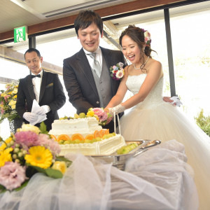 6階風庭にて、光を浴びながらケーキ入刀|旅亭 松屋本館Suizenji（旅亭 松屋本館すいぜんじ）の写真(5572722)