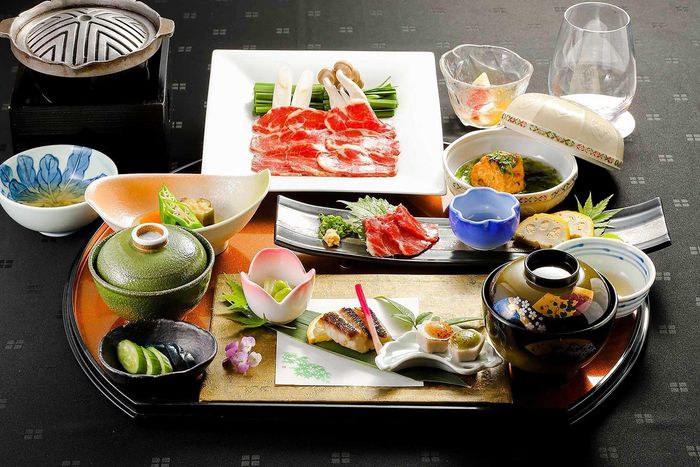 美しい懐石料理で家族団欒のお食事を。