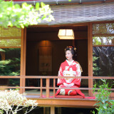 池を望む畳敷の落ち着いた「龍泉の間」