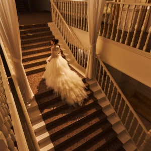 全天候型の館内では、ドレスの映える大階段でのセレモニーが大人気。|GRAN SUITE（グラン スイート）/FIVESTAR WEDDINGの写真(51591012)