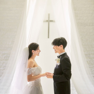 ゲストも見惚れてしまうような温かい空間に包まれたチャペル|GRAN SUITE（グラン スイート）/FIVESTAR WEDDINGの写真(54352780)