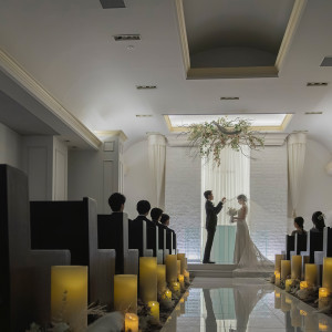 より神聖な雰囲気でゲストに誓いをたてて。|GRAN SUITE（グラン スイート）/FIVESTAR WEDDINGの写真(48692835)