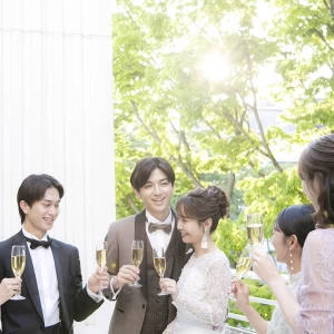 テラスでは緑に囲まれゲストと楽しい歓談の時間を過ごせる。|GRAN SUITE（グラン スイート）/FIVESTAR WEDDINGの写真(31375276)