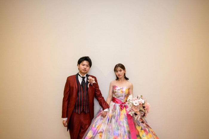 色鮮やかなドレスで華やかに