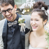 カジュアルウェデイングのイメージに合わせて、キュートな花嫁の出来上がり!