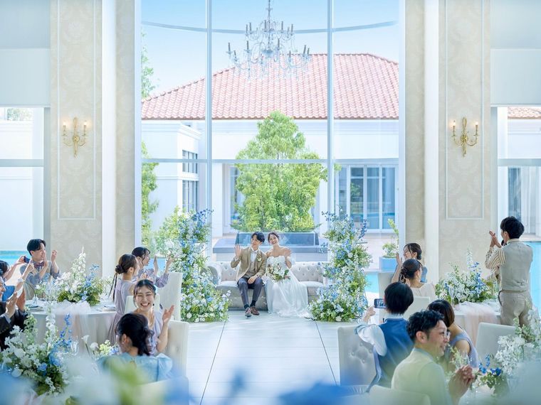 笑顔で新郎新婦様とゲストの方をお迎えします☆