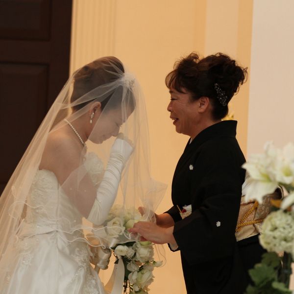 【ベールダウン】新婦のお母様が行う最後の仕事。今までの感謝を伝え合う大切な瞬間です|ララシャンスベルアミー 盛岡の写真(622628)