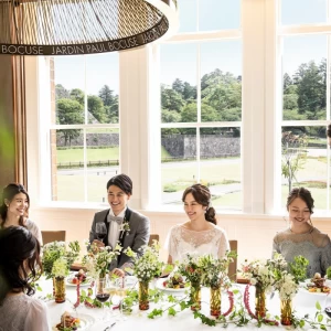 雪吊りをモチーフにした照明など金沢の伝統文化を取り入れた上質な美空間は大人花嫁にぴったり|ジャルダン ポール・ボキューズ(しいのき迎賓館内)の写真(25856768)