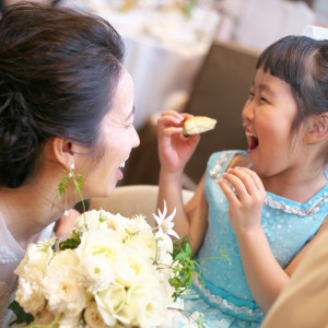演出をしたいという方より大切なゲストとの時間をしっかり作りたい！一人一人とコミュニケーションをされるご新婦様。|ジャルダン ポール・ボキューズ（しいのき迎賓館内）の写真(25857618)