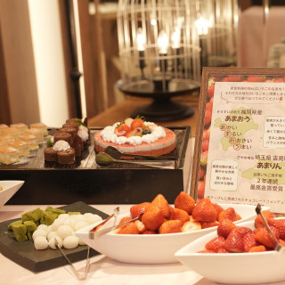 地元のいちごをデザートビュッフェで食べ比べ