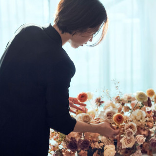 会場の雰囲気を作るのに大切なフローリスト。好みのイメージを伝えてみて。