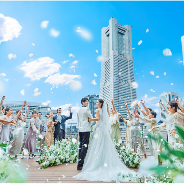 みなとみらいの絶景を背景に祝福のひとときを