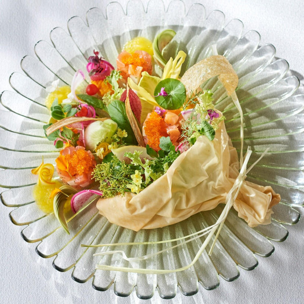 素材・香り・美しさにまでこだわったおもてなしの一皿