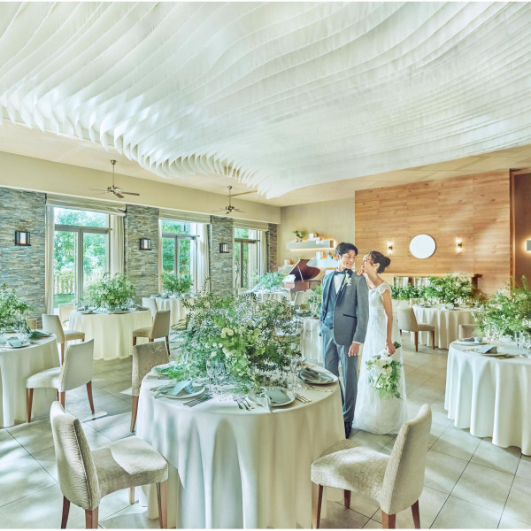 人気のシーズンがお得に叶う☆ウエディングドレス全額プレゼント(定価35万円迄)