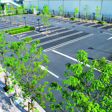 【無料駐車場】お車の来場も安心の無料専用駐車場は、打合せ・結婚式当日の新郎新婦、ご列席の皆様がご利用いただけるスペースです。詳細はお問い合わせください。|アニヴェルセル みなとみらい横浜の写真(361068)