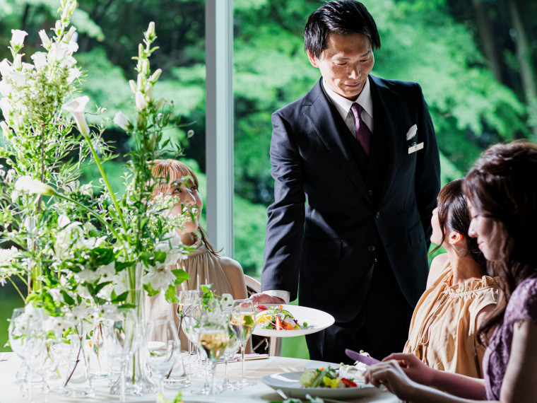 新郎新婦に代わってスタッフ全員で大切なゲストをおもてなし