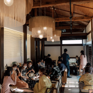 【カフェ】併設するカフェもゲストの方の待合として利用可能。寛ぎのスペースとして。|HATSUNEYA GARDEN ~since1868 Kawagoe~(ハツネヤ ガーデン)の写真(54426152)