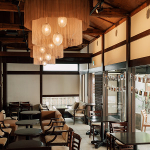 【カフェ】併設するカフェもゲストの方の待合として利用可能。寛ぎのスペースとして。|HATSUNEYA GARDEN ～since1868 Kawagoe～（ハツネヤ ガーデン）の写真(19018785)