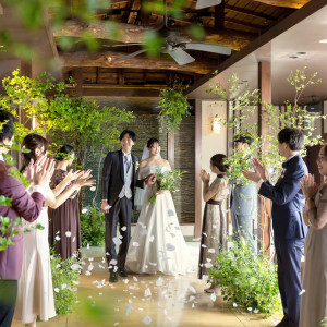 会場内の装花はシーズンや衣裳に合わせて自由に装飾可能。|HATSUNEYA GARDEN ～since1868 Kawagoe～（ハツネヤ ガーデン）の写真(54424959)