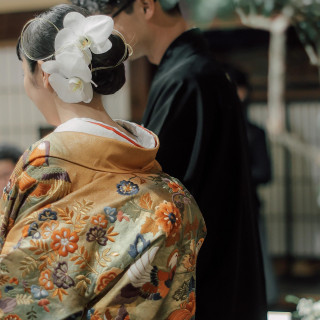 和装の柄に合わせてヘッドドレスもコーディネート。