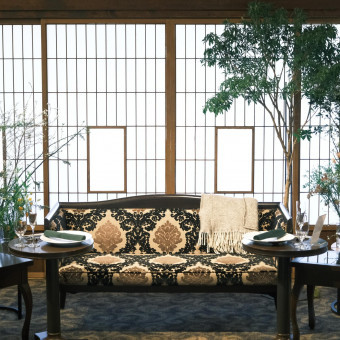 クラシカルなデザインのソファーに合わせ、装飾もカスタマイズ